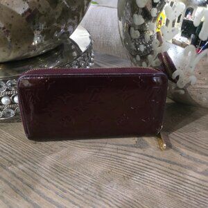VGUC Authentic Louis Vuitton Vernis Zippy Wallet